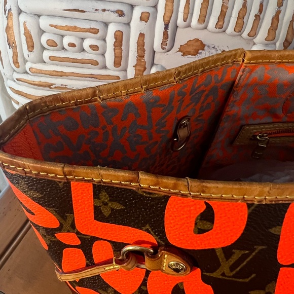 SOLD!!🍊Louis Vuitton Neverfull GM Orange Graffiti 🍊 - Picture 5 of 16